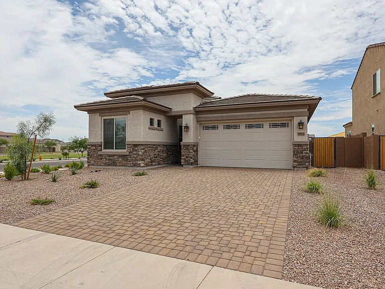 7665 W Smoketree Dr — Photo 2