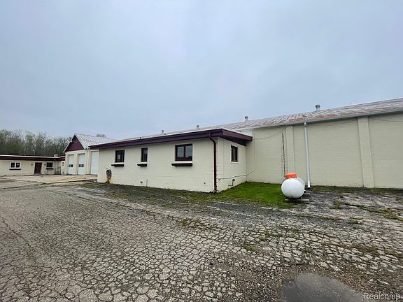 5th image of 8261 Fenton Rd