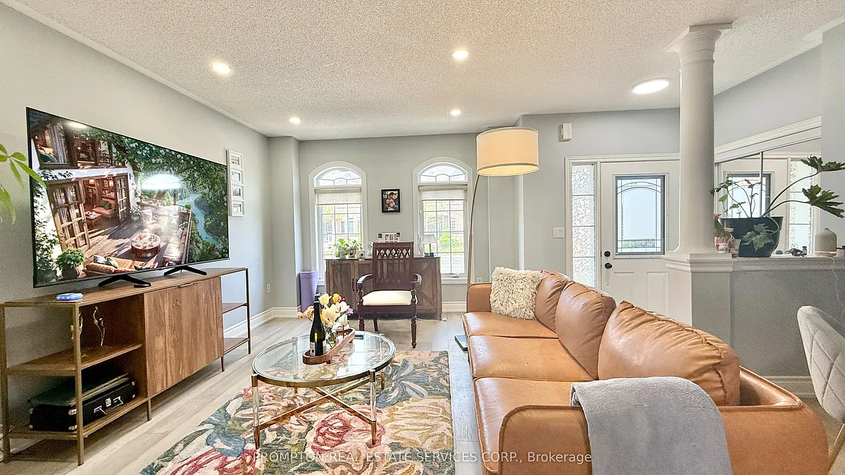 Building Photo - 2037 Bur Oak Ave