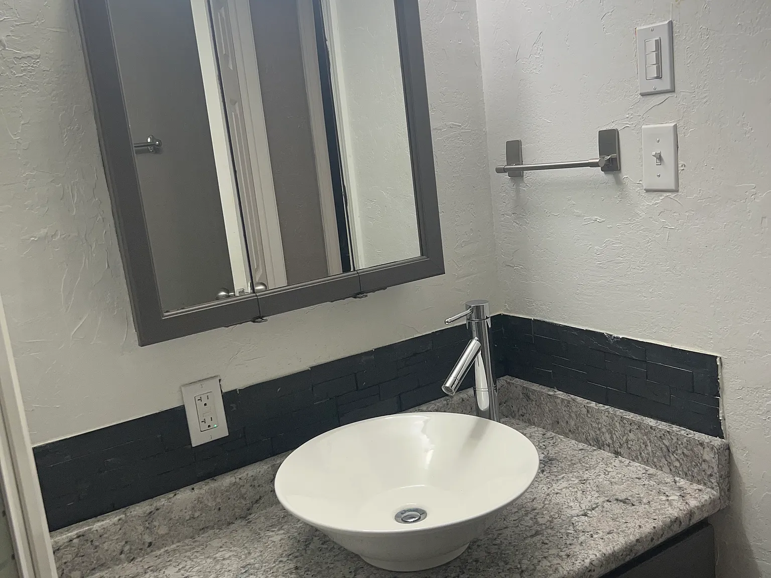 1 bed, 750 sqft, $1,350 — Photo 4