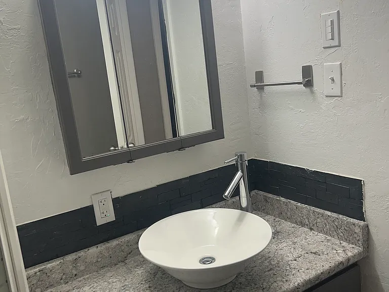 855 White Ave — Photo 4