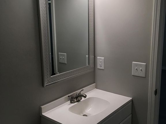 5th image of 114 Highwood Dr