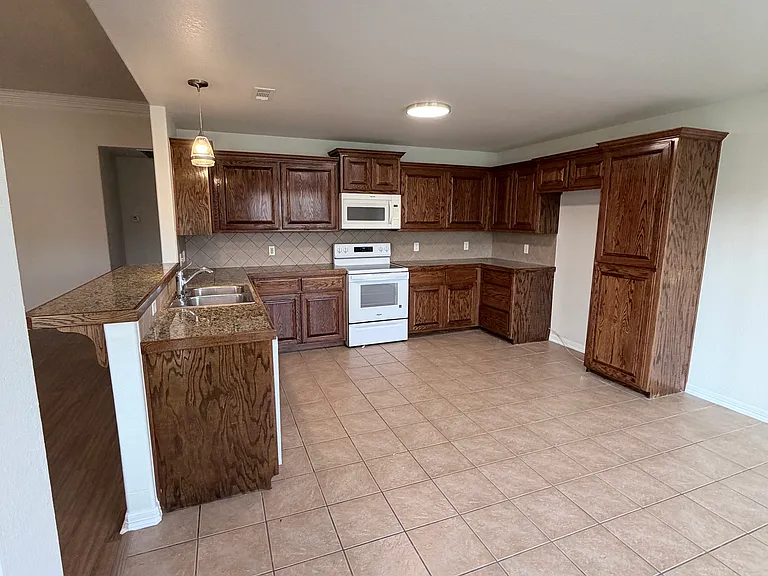 696 Galleon Ave — Photo 12