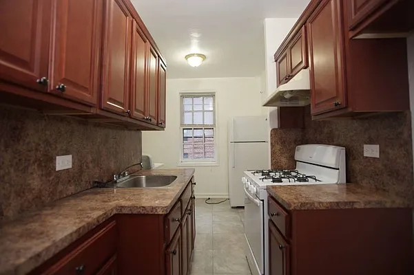 Rented by Norman Raindel, LREB | media 5