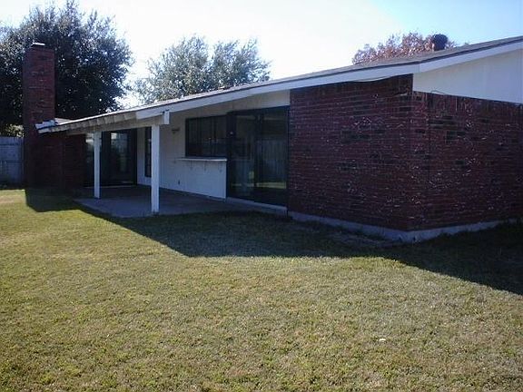 2nd image of 5049 Pemberton Ln