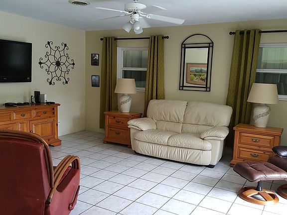 4th image of 635 Iris Ln