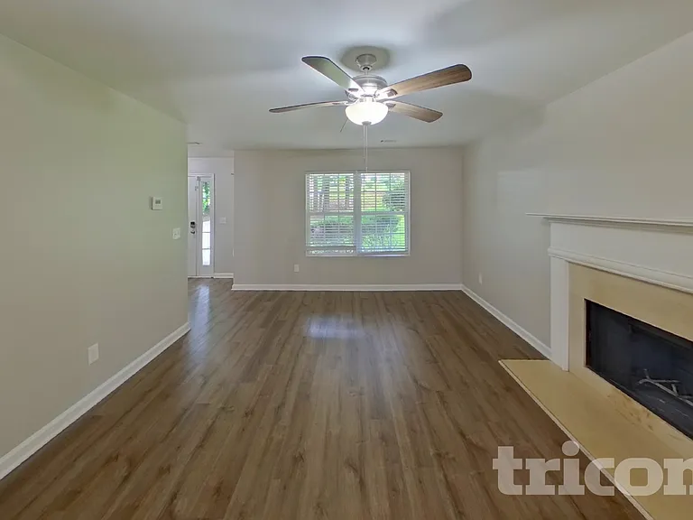 210 Signet Ct — Photo 3