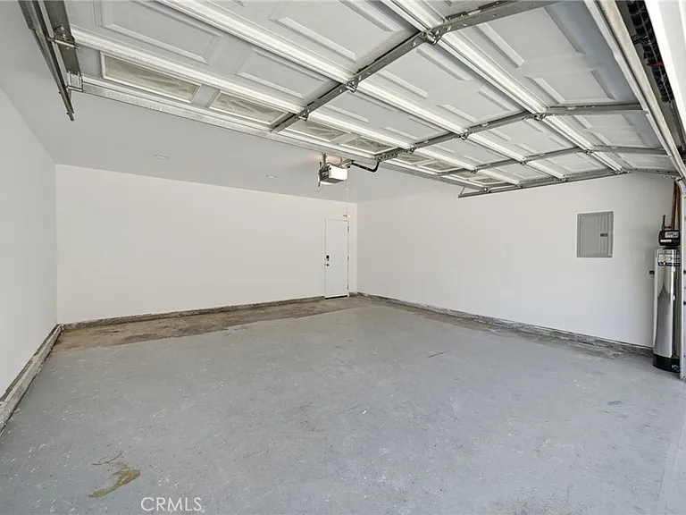 520 W Country Hls — Photo 28