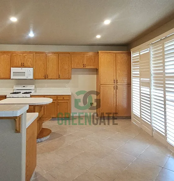 571 Zurich Dr — Photo 22