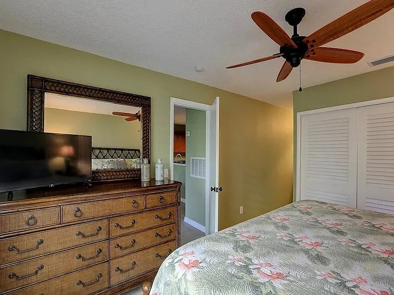 5835 Marina Dr #1 — Photo 11