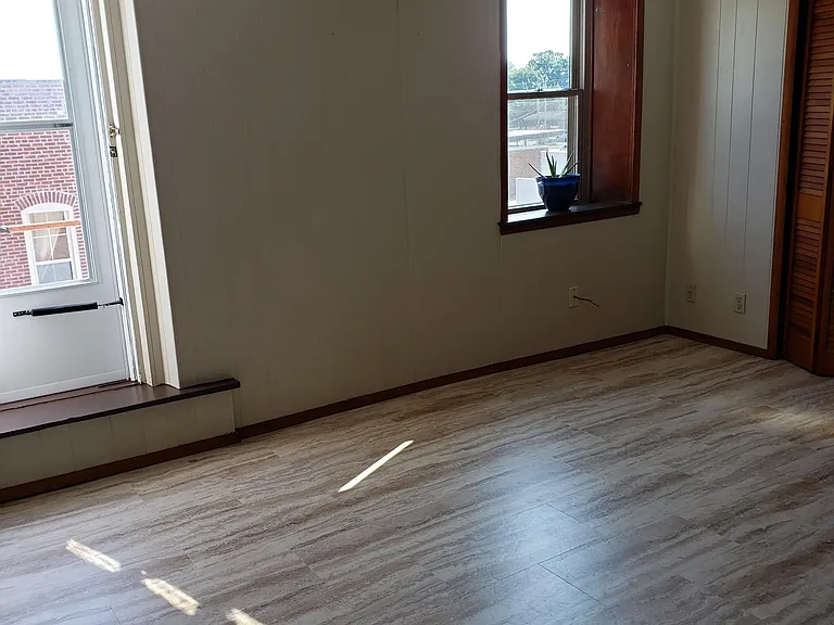 134 W Central St #5 — Photo 4