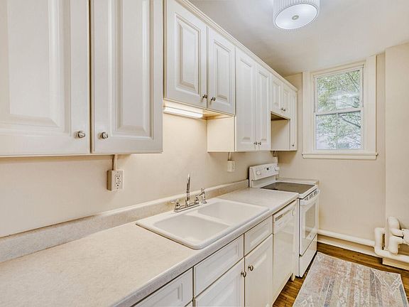 5th image of 2615 Park Ave APT B2