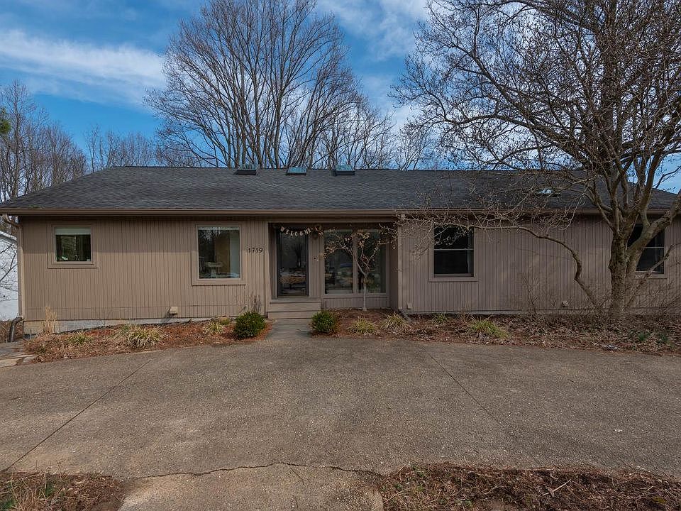 1st image of 1719 E Greenbriar Ln