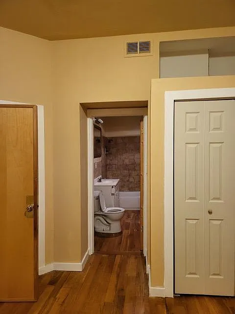 Building Photo - 6110 S Kimbark Ave #2