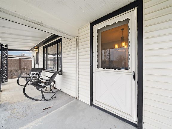5th image of 636 W Brockton Ave