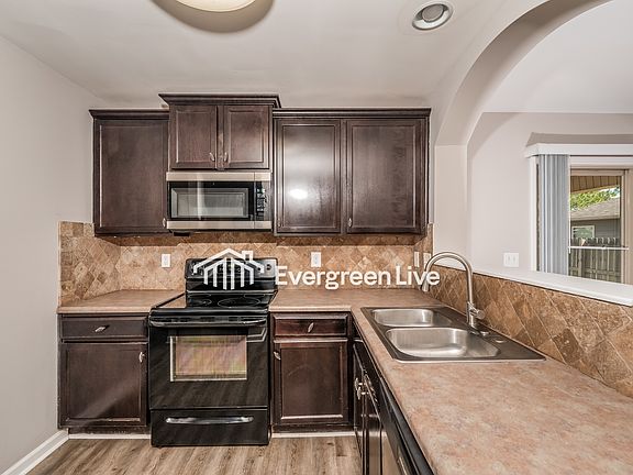 4th image of 4853 Woodford Way