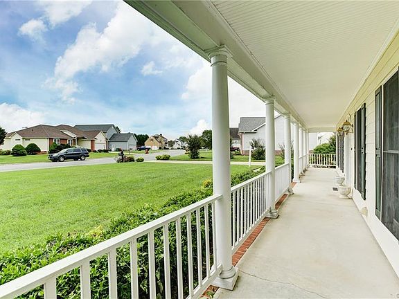 5th image of 212 Bear Chase Ct