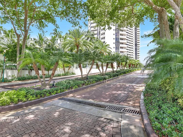 1000 Island Blvd #2105 — Photo 40