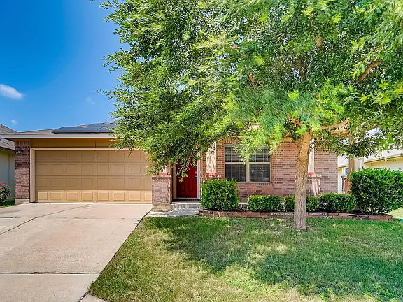 Spacious 2-car garage space, you can enter to kitchen directly!