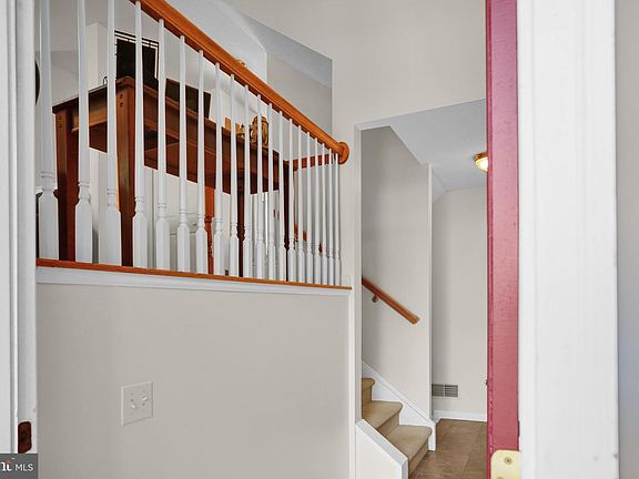 3rd image of 55 Parkside Dr