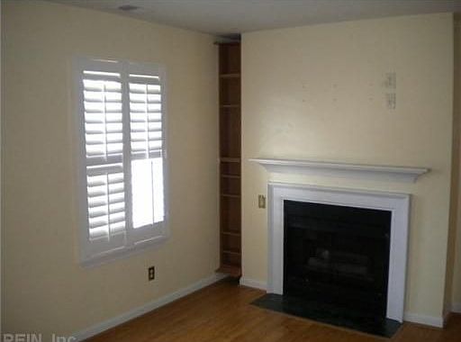 3rd image of 111 High St