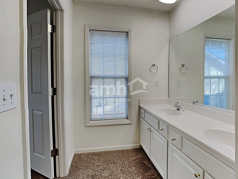 185 Charlotte Ct — Photo 10