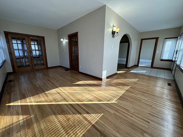 975 N Church St — Photo 3