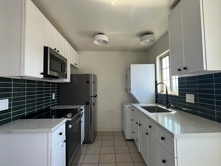 420 Hoitt St #8 — Photo 1