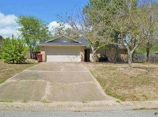 516 Winchester Dr, Chandler, TX 75758