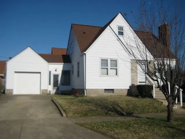 326 Piatt Ave photo 1