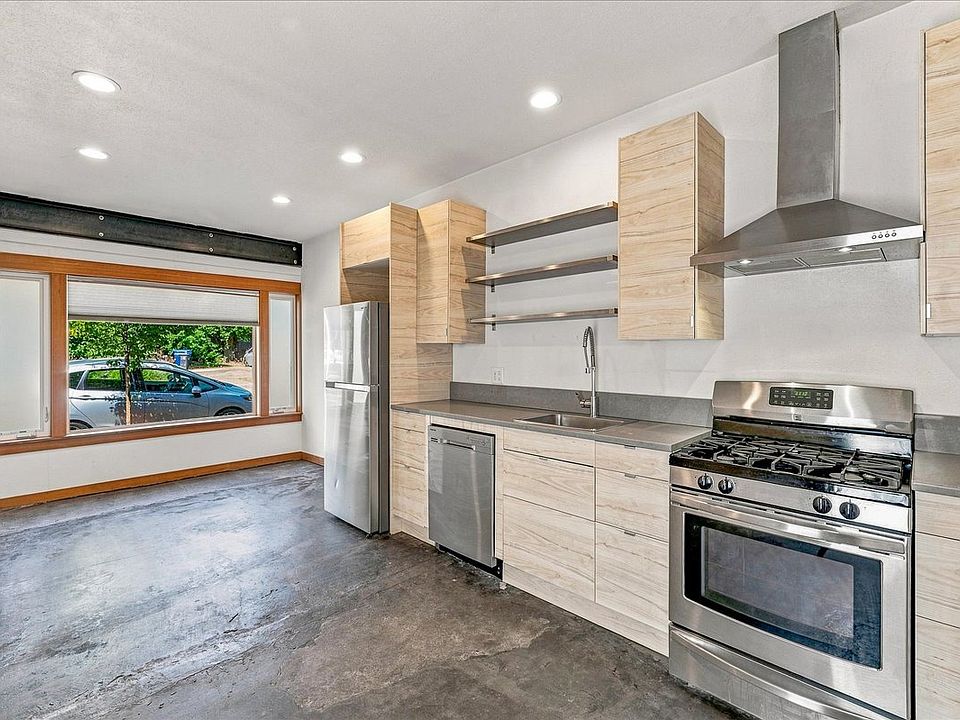 1st image of 5922 N Albina Ave APT 1