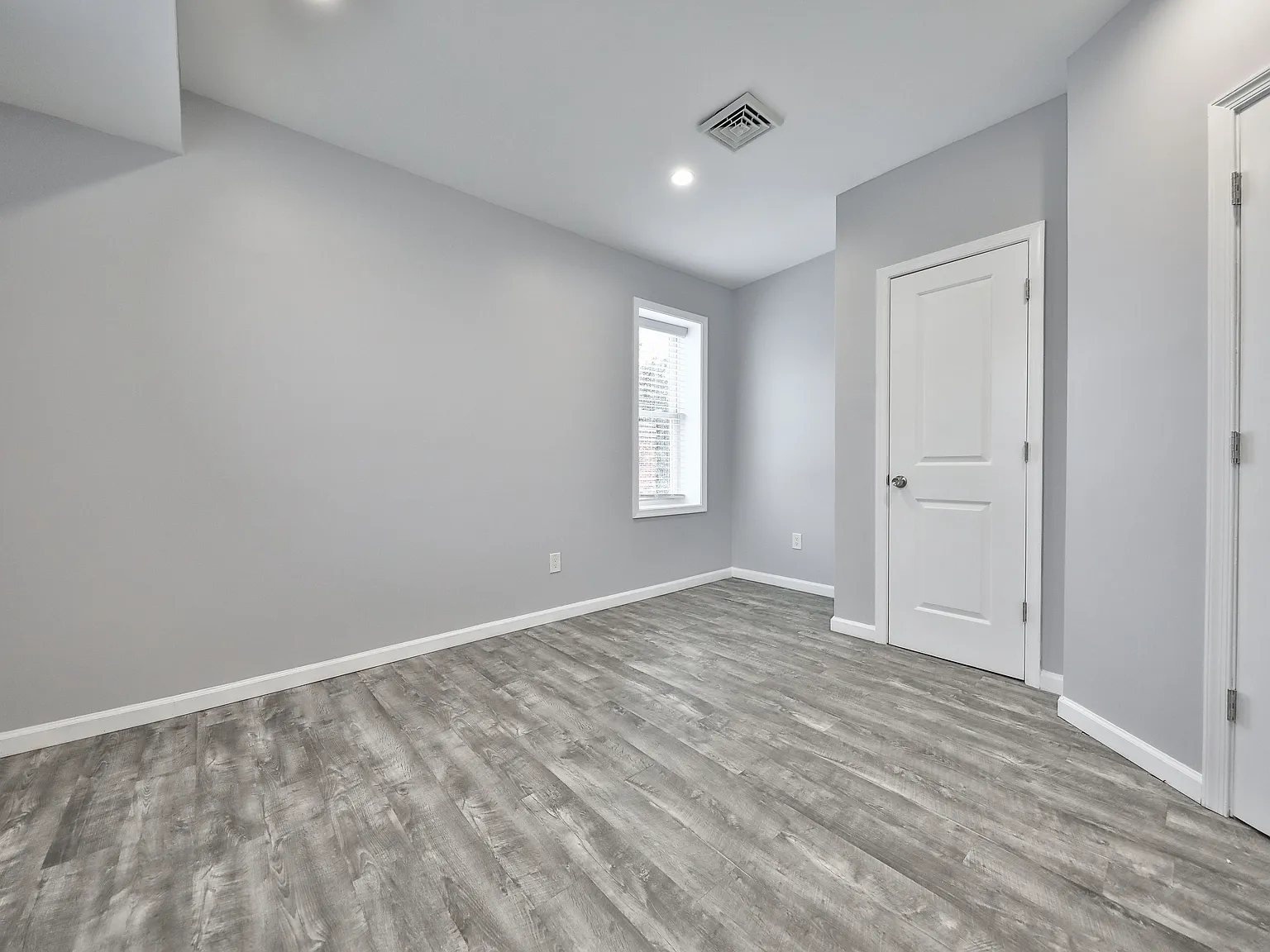 3 bed, 1400 sqft, $2,300 — Photo 4