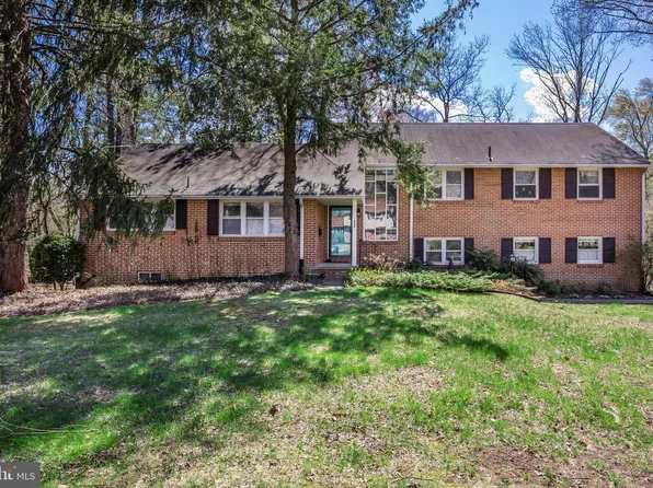 52 Westbrook Dr, Moorestown, NJ 08057