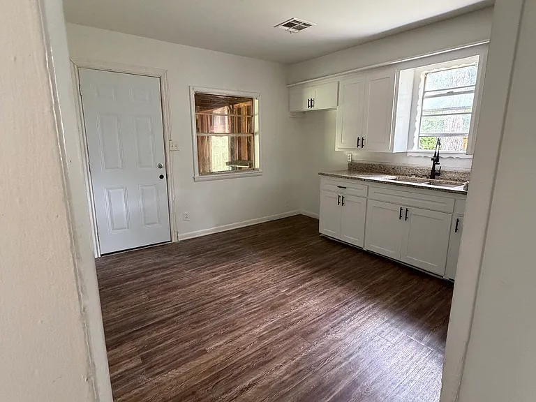 2108 N Saint Mark Ave — Photo 10