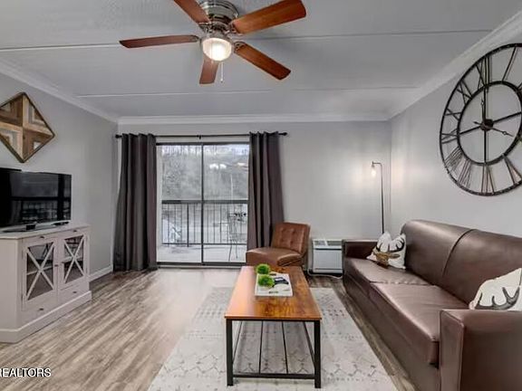 3rd image of 306 Baskins Creek Rd #402