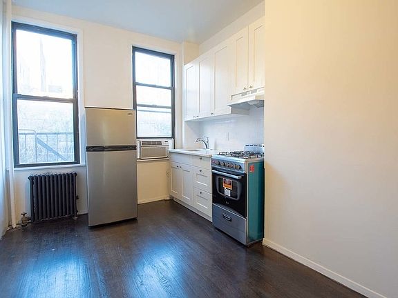 2nd image of 243 Montrose Ave APT 2R