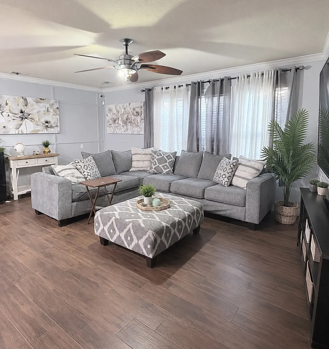 5 bed, 2.5 bath, 3300 sqft, $2,600 — Photo 4