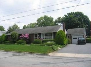 418 W End Ave, Akron, PA 17501