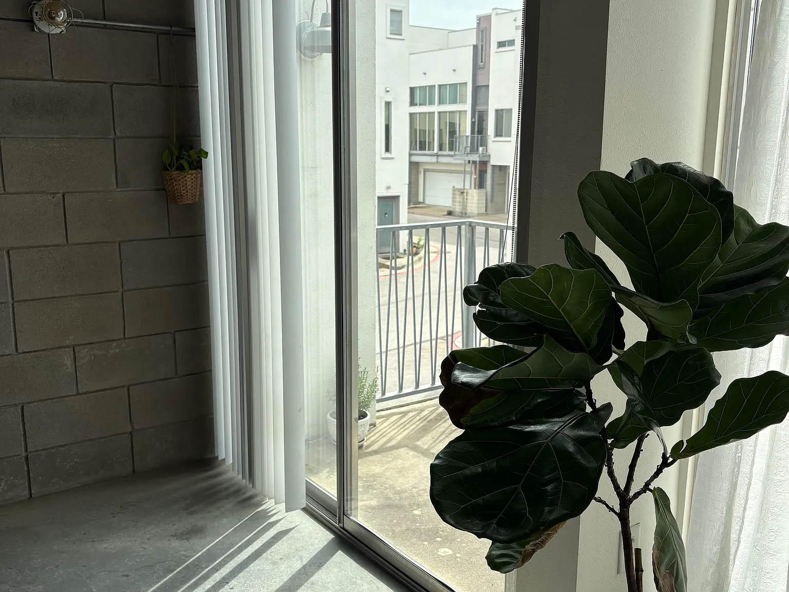 2 bed, 1410 sqft, $2,799 — Photo 3