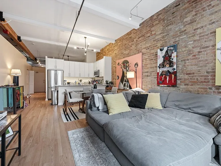 300 W Grand Ave #307 — Photo 4