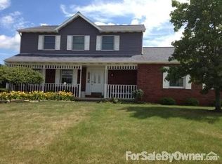 632 Meadowridge Dr, Ellwood City, PA 16117
