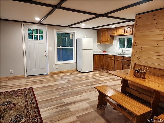 3rd image of 42 Maple Ln