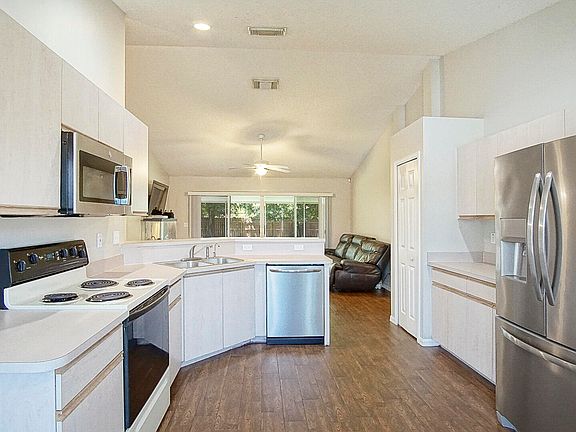 2nd image of 1049 SW Sarto Lane