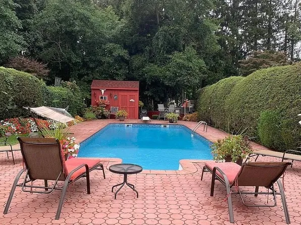 1 Bennett Avenue, Huntington, NY 11746