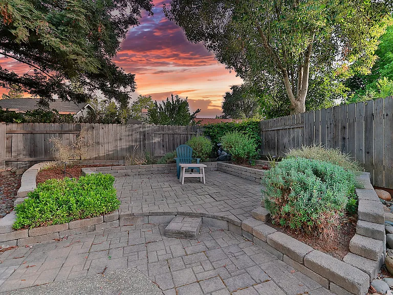 115 Rambling Dr — Photo 39