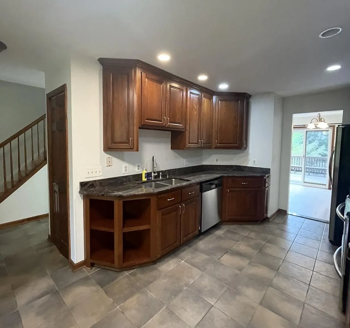 3 bed, 3.5 bath, 1240 sqft, $2,800 — Photo 4