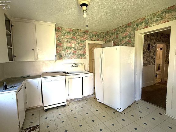 5th image of 123 E Monroe St