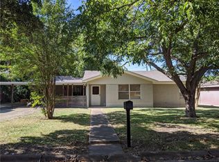 904 Kirk St, Taylor, TX 76574