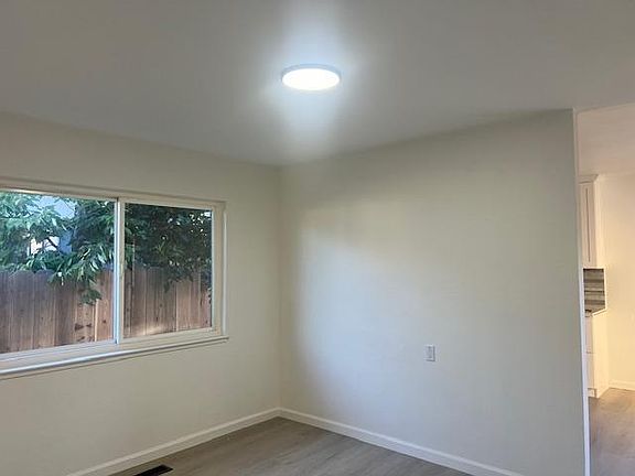 3rd image of 1140 Nottingham Pl