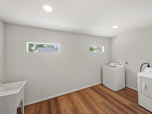 4th image of 3809 Southmore Blvd